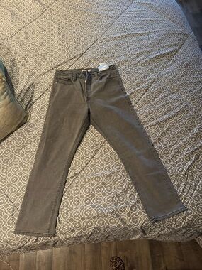 Signature by Levi Strauss Women's Cropped Jeans in Charcoal Gray